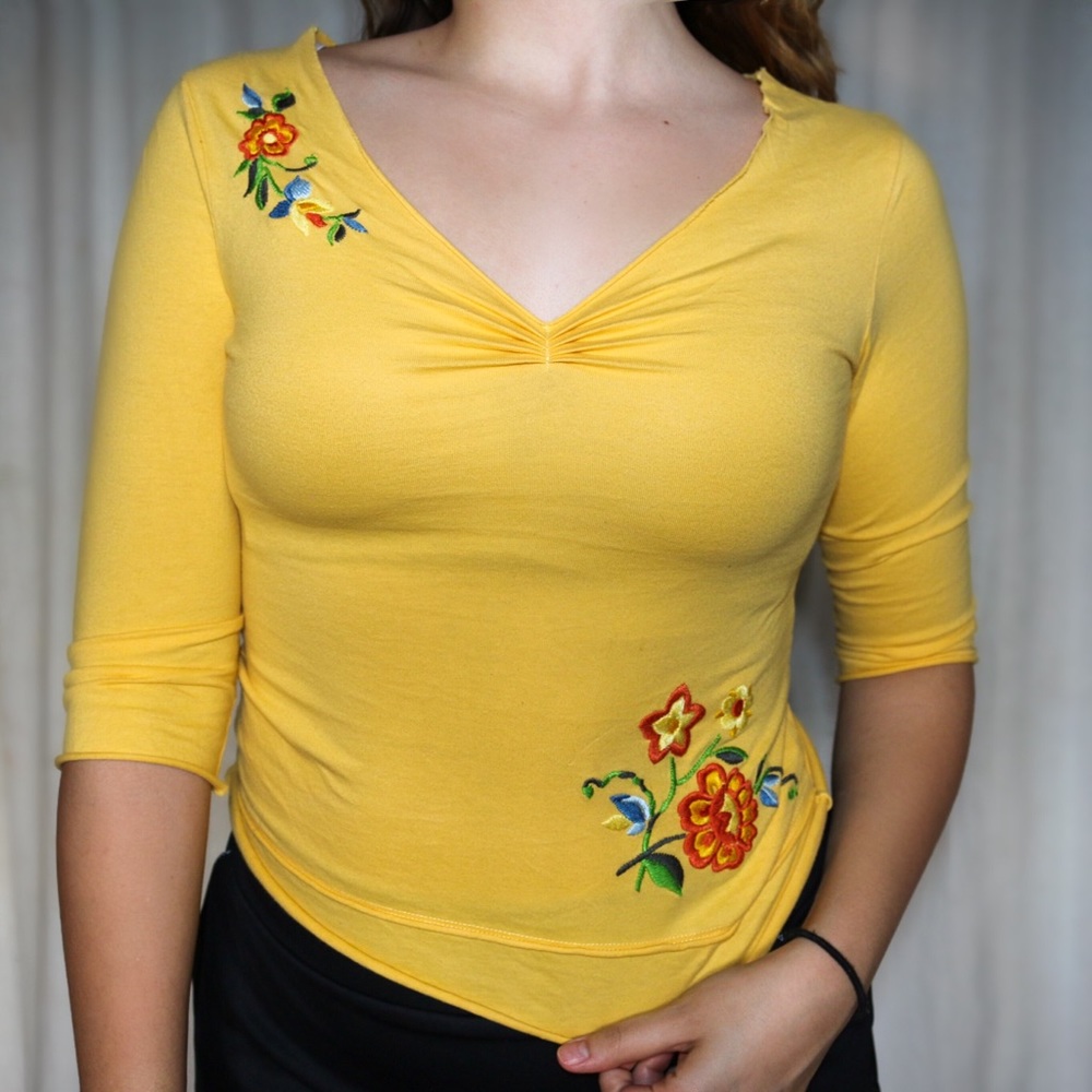 2000’s Banana Republic Embroidered Top